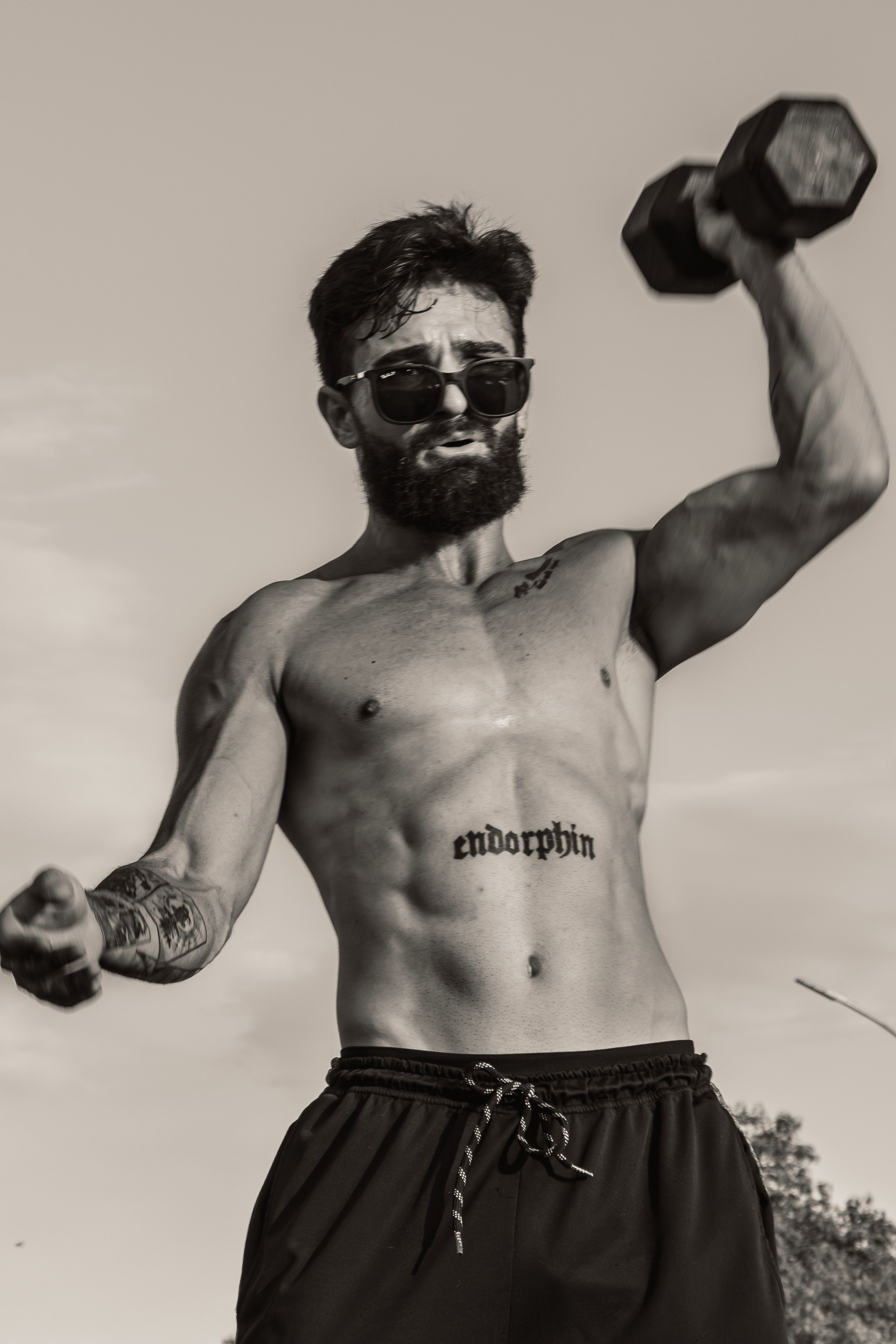Treino de academia com tatuagem cicatrizando